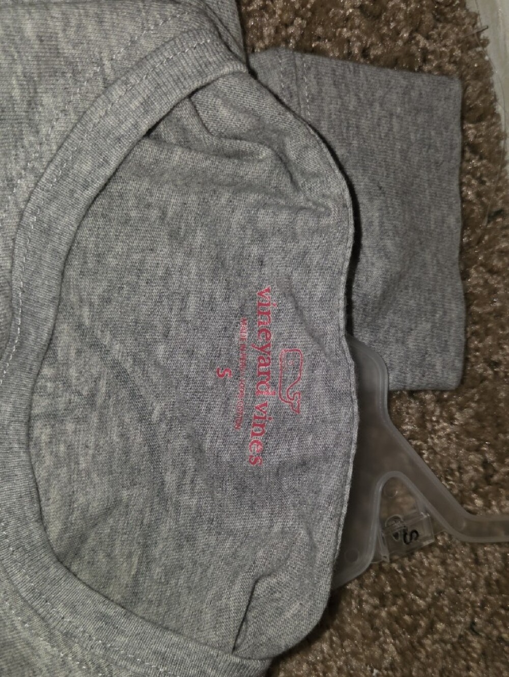 Vineyard Vines Women's Long-Sleeve Christmas Tee Light Grey With Pocket - Picture 3 of 3